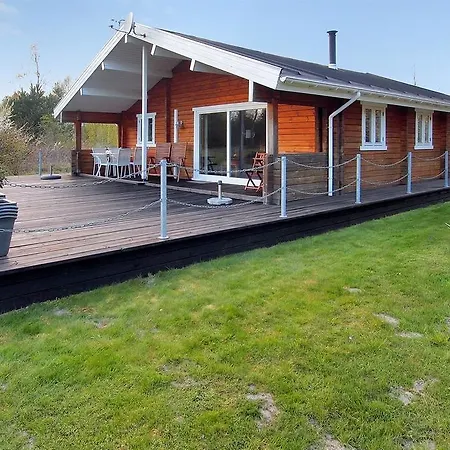 Three-bedroom Holiday Birkedalsvej 03 *